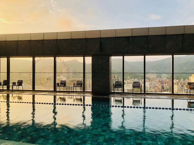 台北|🌇頂樓戶外泳池夕陽📍 Taipei Marriott Hotel 台北萬豪酒店 台北|🌇頂樓戶外泳池夕陽📍 Taipei Marriott Hotel 台北萬豪酒店