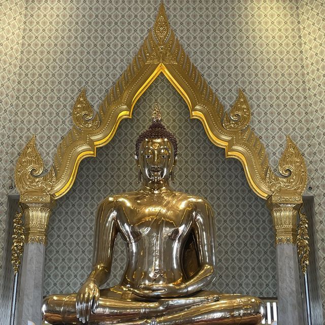 พระทองคำ…วัดไตรมิตร