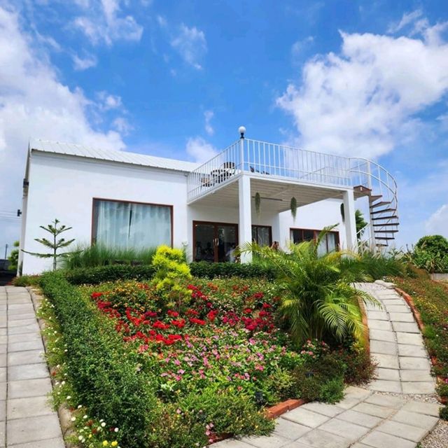 ☕️คาเฟ่ริมทะเลสาบสไตล์มินิมอล 🏡  𝑳𝒂𝒈𝒖𝒏𝒆