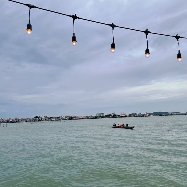 Songkhla Pier คาเฟ่สุดชิลล์ริมทะเลสาบสงขลา