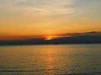 รับลมชมพระอาทิตย์ตก หาดแม่รำพึง จ.ระยอง