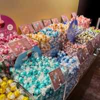 Taste more of Lindt in this Chocolat Boutique