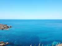 北海道　北海道観光　礼文島の外せない観光スポット！スカイ岬の海の青さに感動！