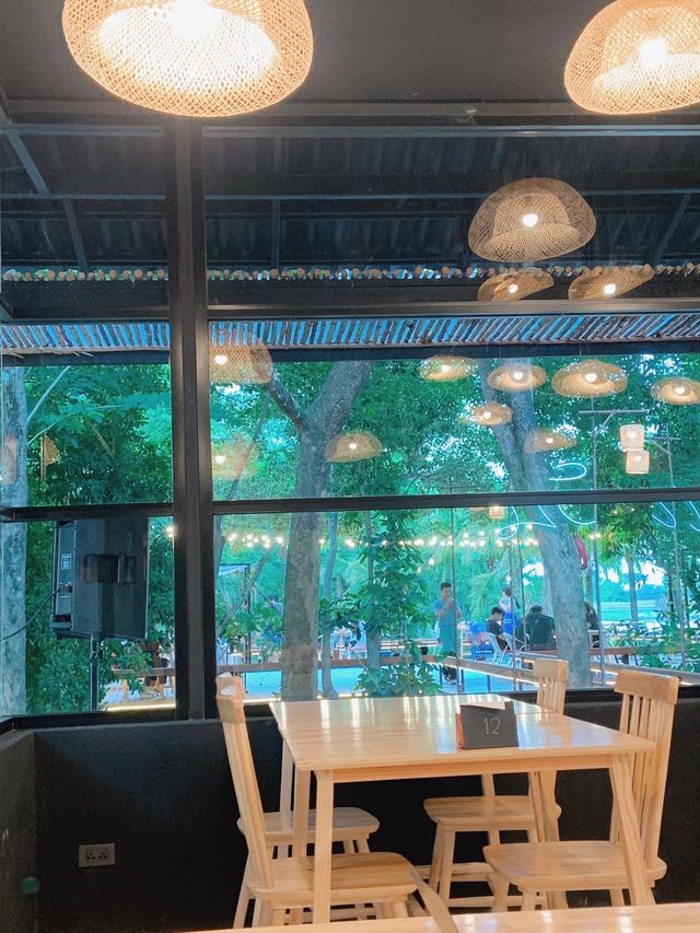 เพลิน Cafe & Restaurant