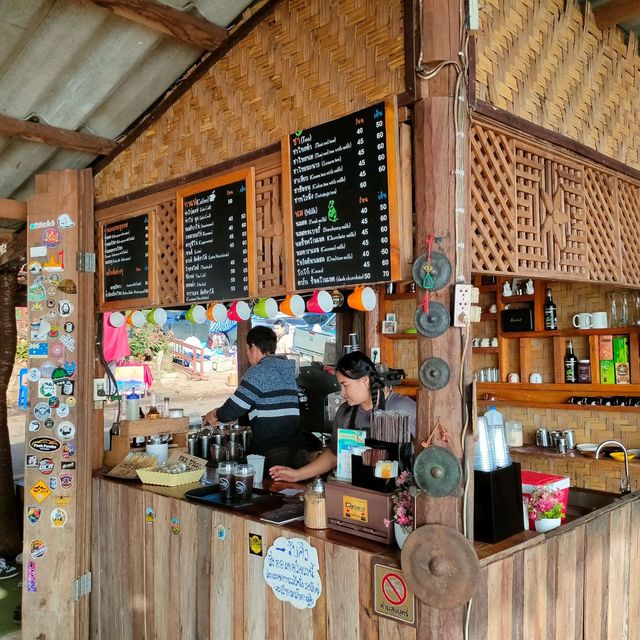 ก๋วยเตี๋ยวห้อยขา บ้านจ่าโบ่ 