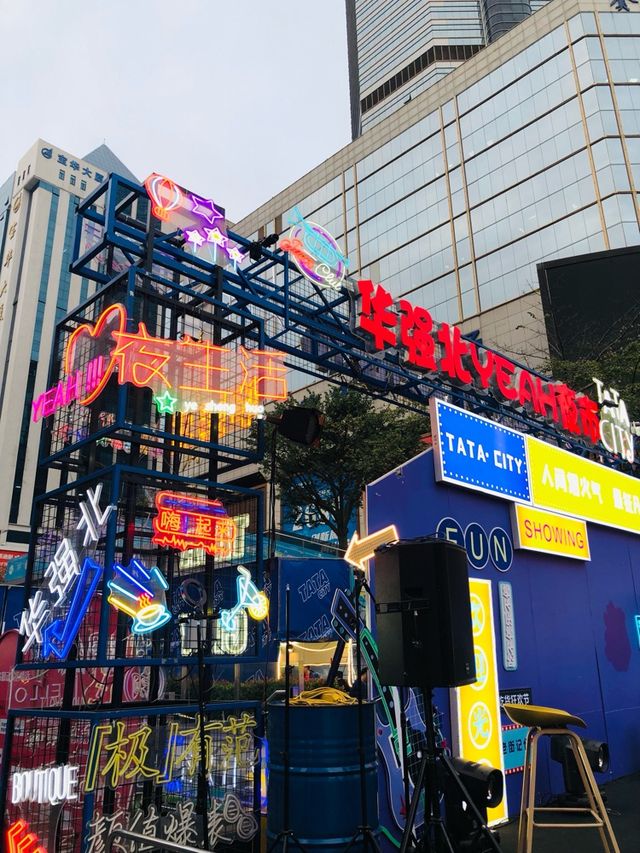 華強北站夜市：角色特色小食，繁華熱鬧
