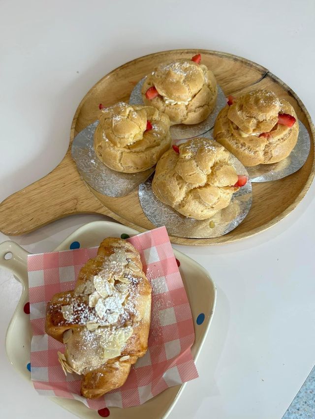 : Yanee bakery homemade 🥐🧁✨