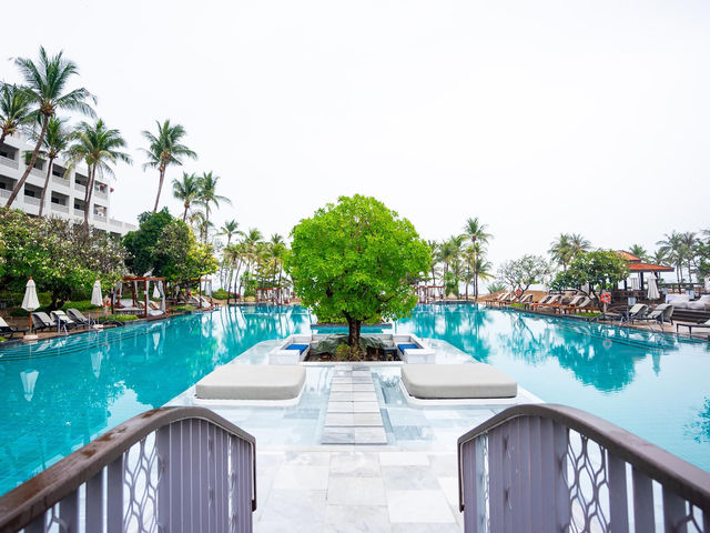 “ Dusit Thani Hua Hin ” ความสุขบนเนื้อที่ 112 ไร่