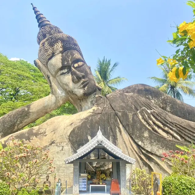 สวนพระ Buddha Park หรือ สวนวัฒนธรรม เซียงควร