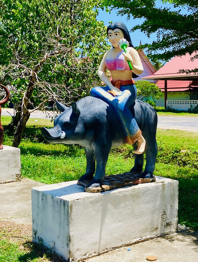 Luang Phor Thuad's Statue