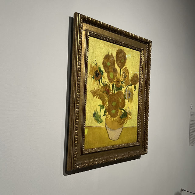 Step into the Vincent Van Gogh’s artistry!🖼️