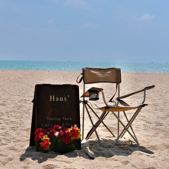 Haus coffee&space คาเฟ่ vibe ดี ริมหาดแหลมเจริญ 