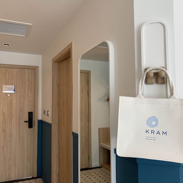 Kram โรงแรมสระว่ายน้ำสีฟ้าสดใส