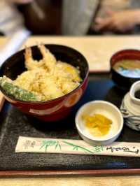 ร้านดี จัดว่าอร่อย ข้างทางไปเที่ยววัด Shitennoji 🛕