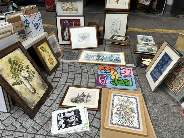 神奈川・平塚。『紅谷パールロード』と定期開催『骨董市』