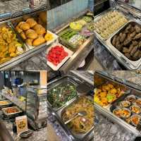 高雄四星級飯店，附近有餐廳和停車場