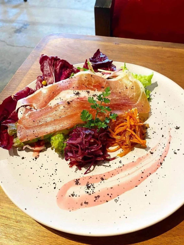【福岡カフェ】ドライフラワーがたくさんの可愛い店内でパスタを楽しめる