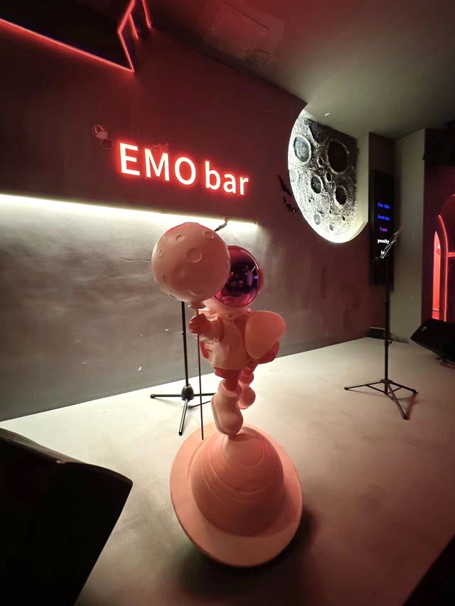 EMO bar - 有現場音樂表演的清吧🍻