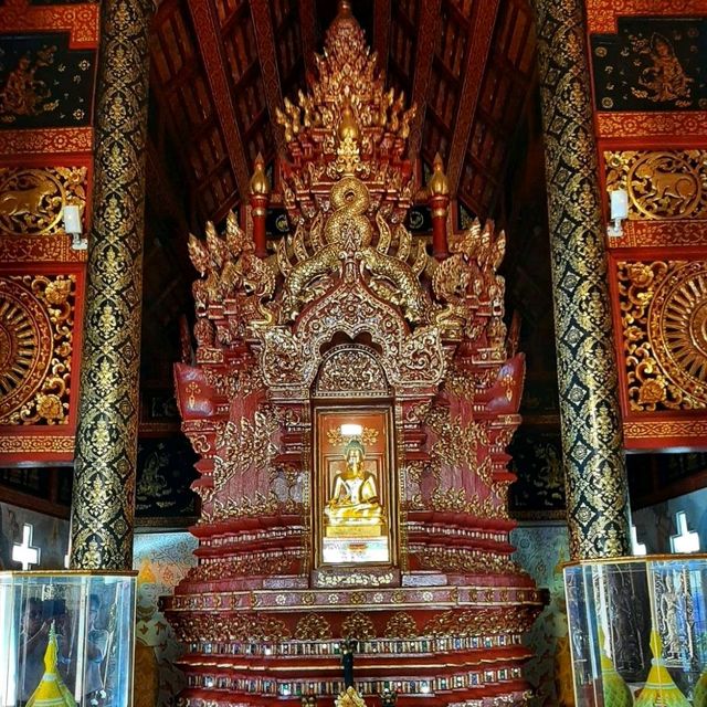วัดพระสิงห์ กราบสักการะพระพุทธสิหิงค์(พระสิงห์)
