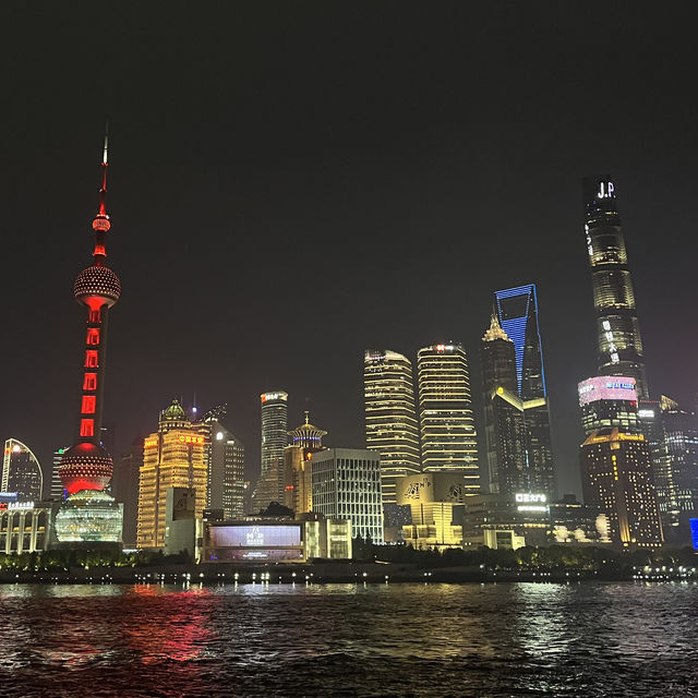 Lost among Shanghai🥟 mesmerizing skyline