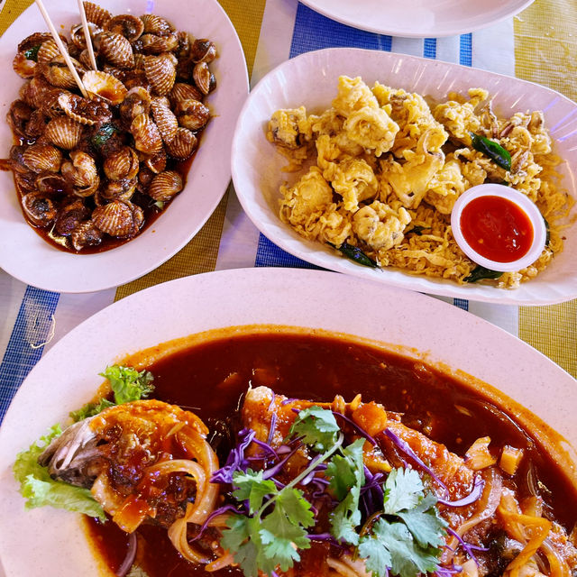 LEAVE IT ALL TO SEAFOODs
