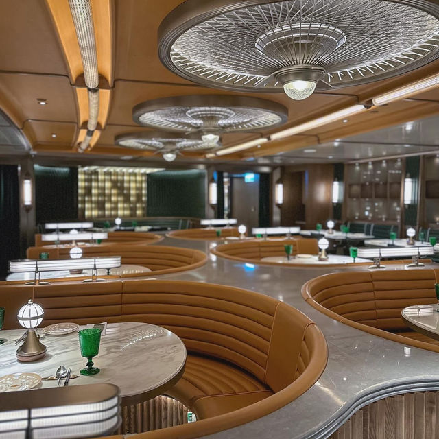「特務主題餐廳，奢華用餐體驗」