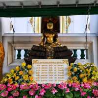 วัดประยุรวงศาวาส ชมเจดีย์แบบมีแกนกลาง