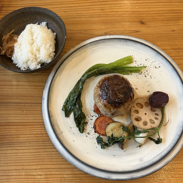 福岡おすすめランチ！りんごぶたのハンバーグ