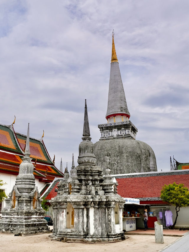 พระธาตุไร้เงาเมืองนคร | วัดพระมหาธาตุวรมหาวิหาร 
