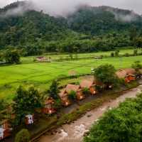 ที่พักริมน้ำมาง และวิวท้องนา บ่อเกลือ น่าน