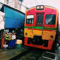 ตลาดร่มหุบ ในวันที่ฝนตก