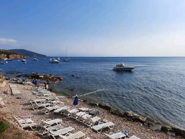 【土耳其伊斯坦布爾】Kınalıada島：清澈果凍海、適合游泳浮潛，徒步環島拍照打卡