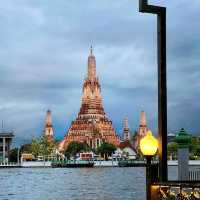 Eat like a local @ Rongros, an authentic Thai eatery by the riverbank of Chao Pharaya River
