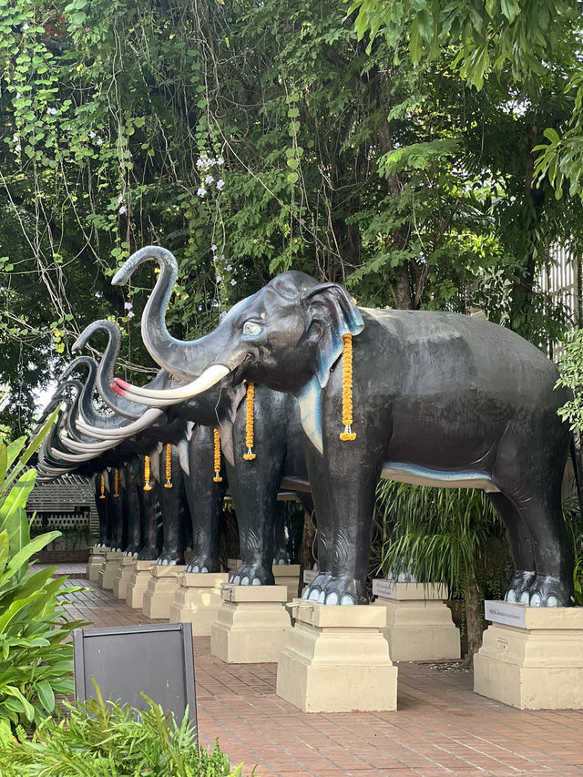 大きすぎ！！大大大迫力の象の中は神聖なパワースポット🐘