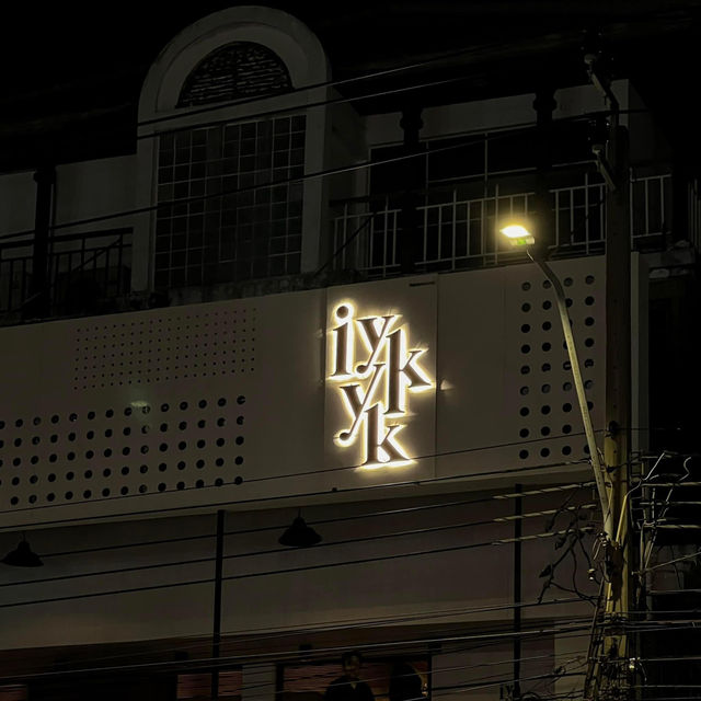  iykyk cafe & bar