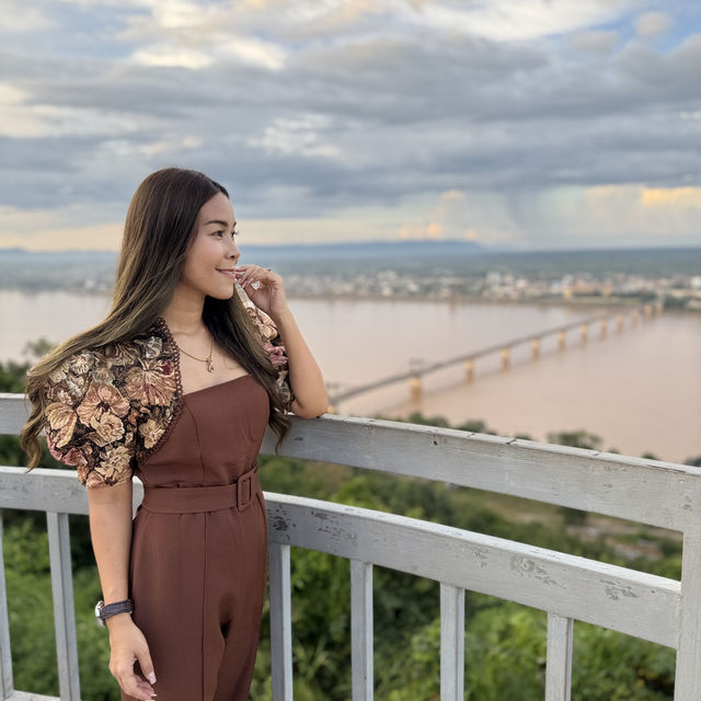 วัดพูสะเหล้า วัดที่มีมุมมองที่สวยที่สุดของปากเซ