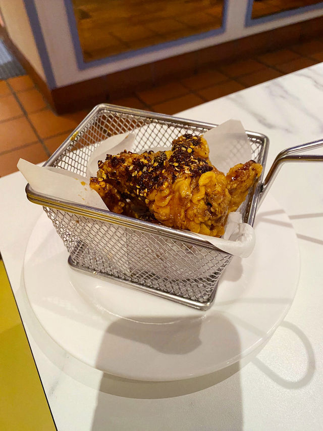Relaxed Vibes and Tasty Bites! 🍗 