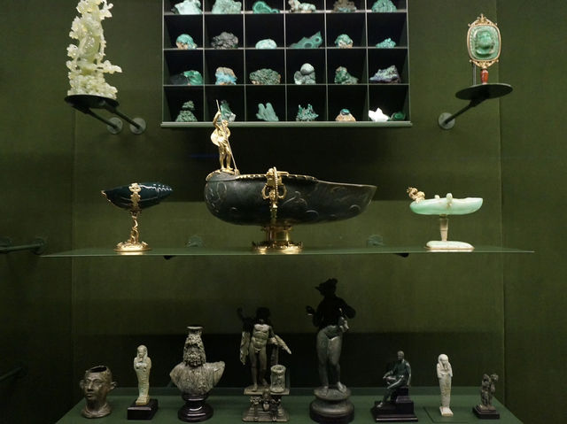 【イタリア・ミラノ】映画監督ウェス・アンダーソン監修の特別展　プラダ財団美術館