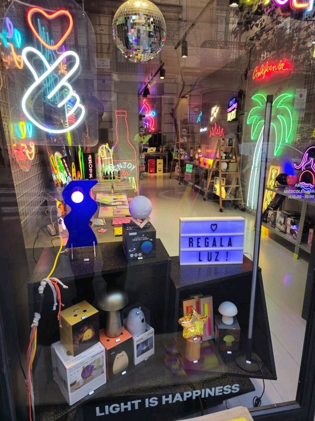 해외여행 바르셀로나 THE NEON HOUSE by Studiostore