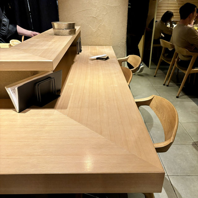 【大阪・中津】良心的な価格で熟成江戸前鮨が味わえる「鮨 あまと」