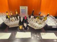 A nice chillax time while waiting for my flight at Haneda Sakura Lounge