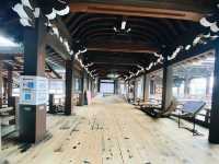 灰色天空下的寧靜：一段京都寺廟之旅