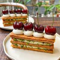 Cherry and pistachio millefeuille🍒