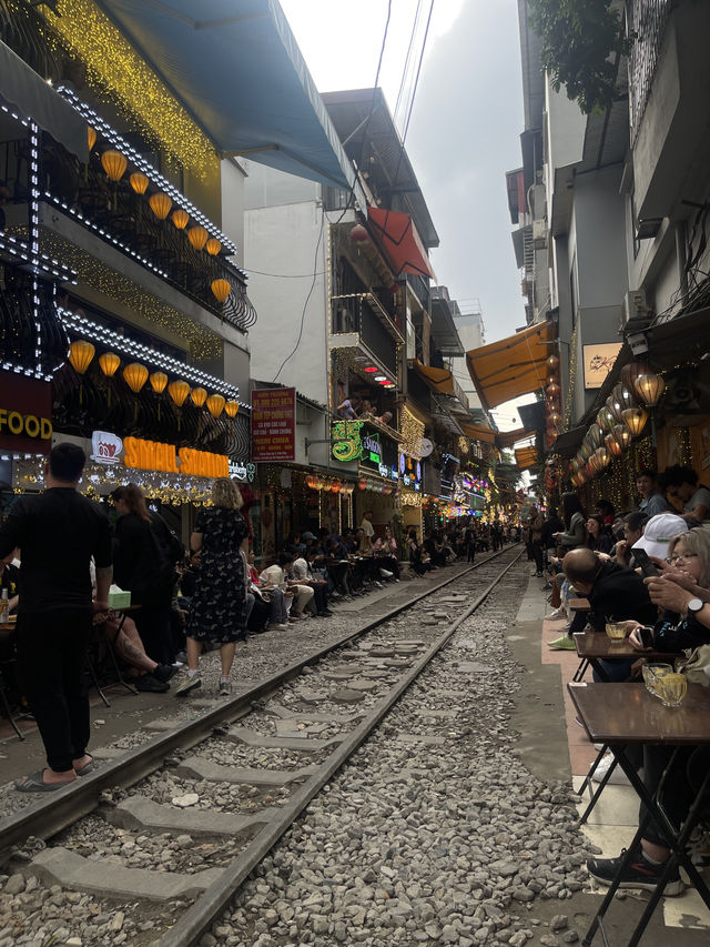 ☕️ Hanoi Train Street Guide & Tips! 🚊