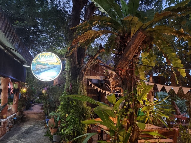 Apache Pier Restaurant อ่าวลุงดำ เกาะเสม็ด