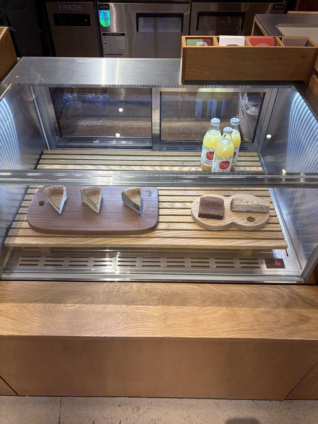 춘천 여행 코스: 학교를 개조하여 감성 카페로 태어난 ‘오월학교’🤎