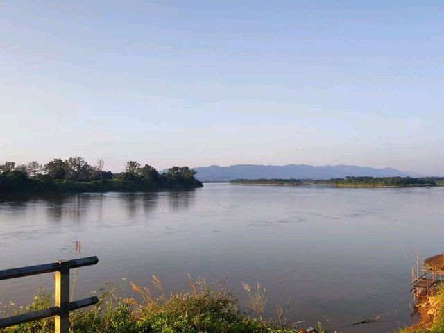 ที่พักวิวพระอาทิตย์ตกริมน้ำโขง สวยที่สุดในเชียงแสน