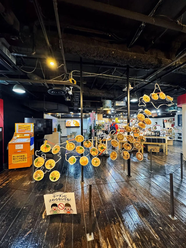 【新横浜】オリジナルカップ麺も作れる体験型スポット⌛️🍥🍜レトロかわいいラーメン博物館