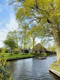 A Fairytale Escape – My Visit to Giethoorn