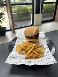 Waingapu: A Laid-Back Escape with Scenic Views & Great Eats 🌅🍔 